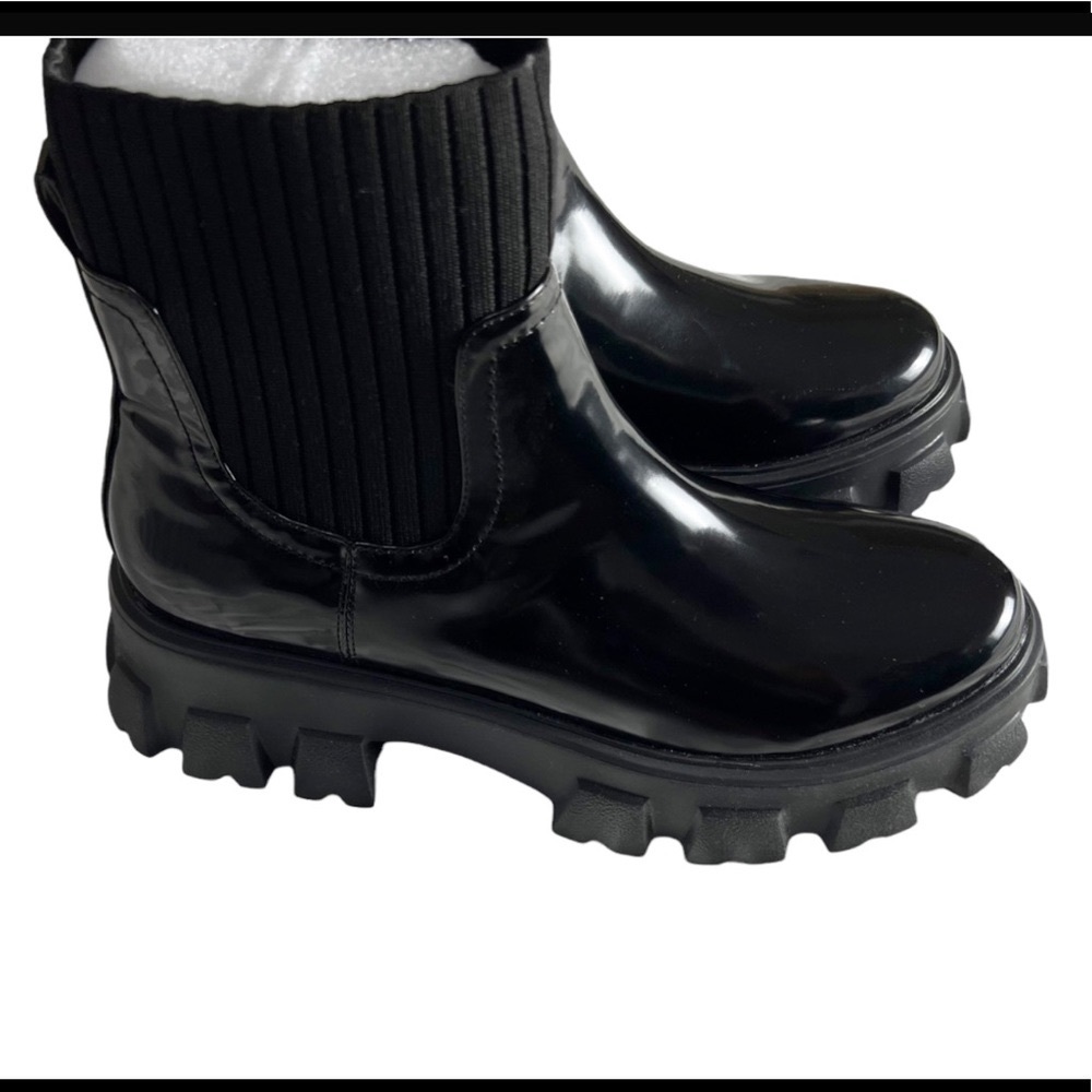 Ribbed sock boots